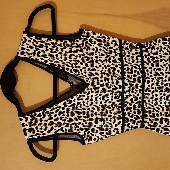 Fancy leopard, body cone,mini dress.beautiful,thick material size xs - Picture 2 of 5